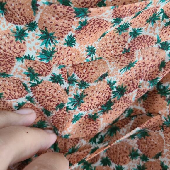Joie Barnaby Orange Brown Green Pineapple Print Silk Shorts Size 4 - Picture 12 of 12